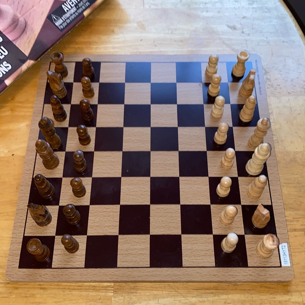 Chess set in pre-owned good condition - Picture 2 of 8